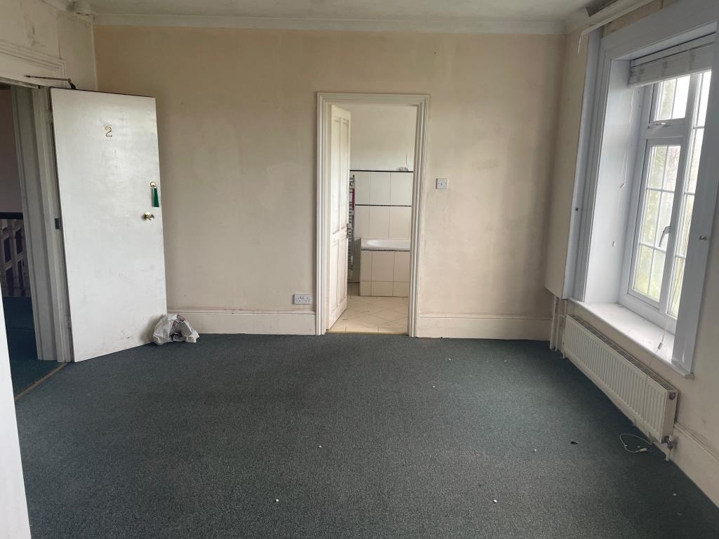 Lot: 12 - SUBSTANTIAL FREEHOLD PROPERTY ON 0.8 ACRES - RE-DEVELOPMENT POTENTIAL WITH SEA VIEWS - General internal view